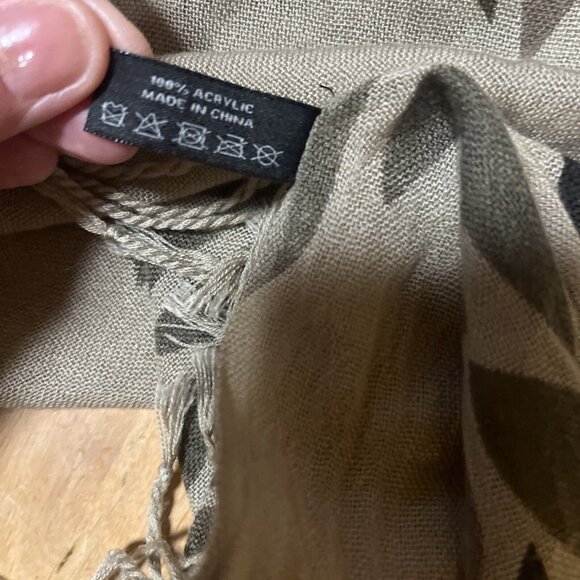 Veond Scarf Leaves Olive Green And Tan 28x72” Organic Neutral Fringe - Picture 5 of 5